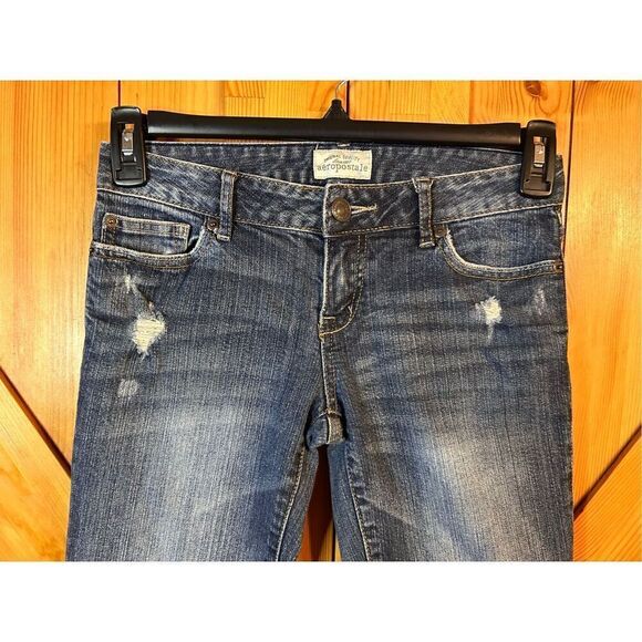 Aeropostale Capri Jeans Womens Size 1/2 Distressed (4406) - Picture 3 of 7
